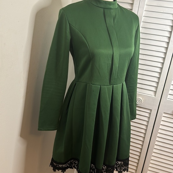 5/$50 EUC Purple Month Emerald Green Long Sleeved Skater Mini Dress Sz. L - Picture 4 of 9